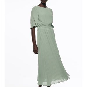 Zara pleated midi dress. Sea green XS
